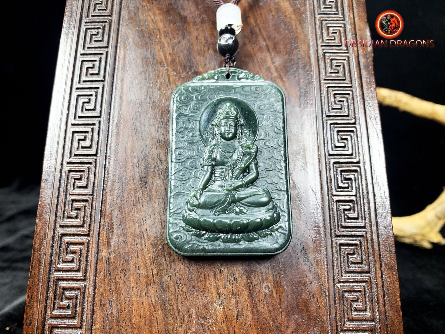 Pendentif bouddha en jade - Chenrezi