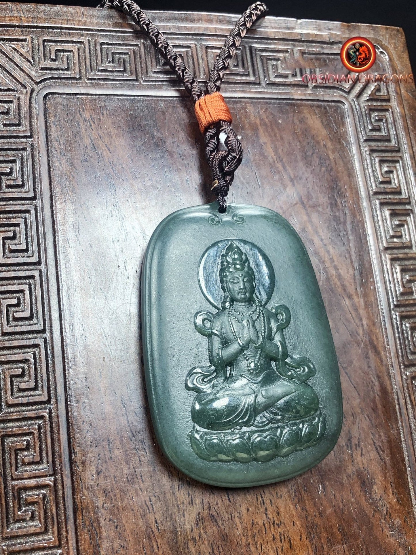 Pendentif bouddha en jade- Chenrezig