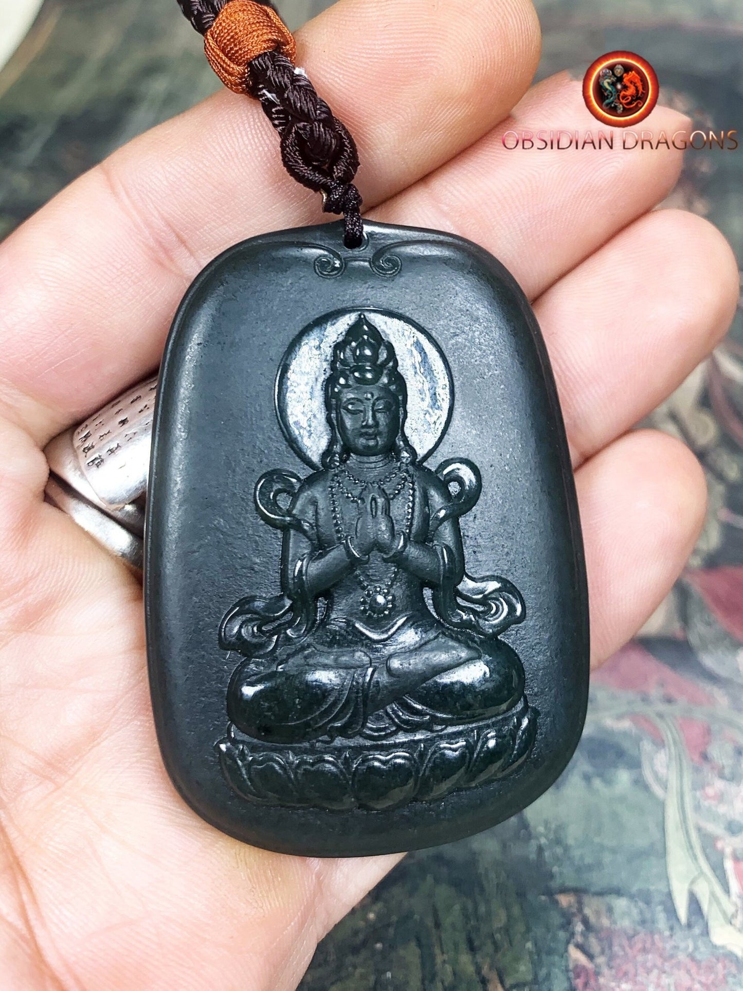 Pendentif bouddha en jade- Chenrezig
