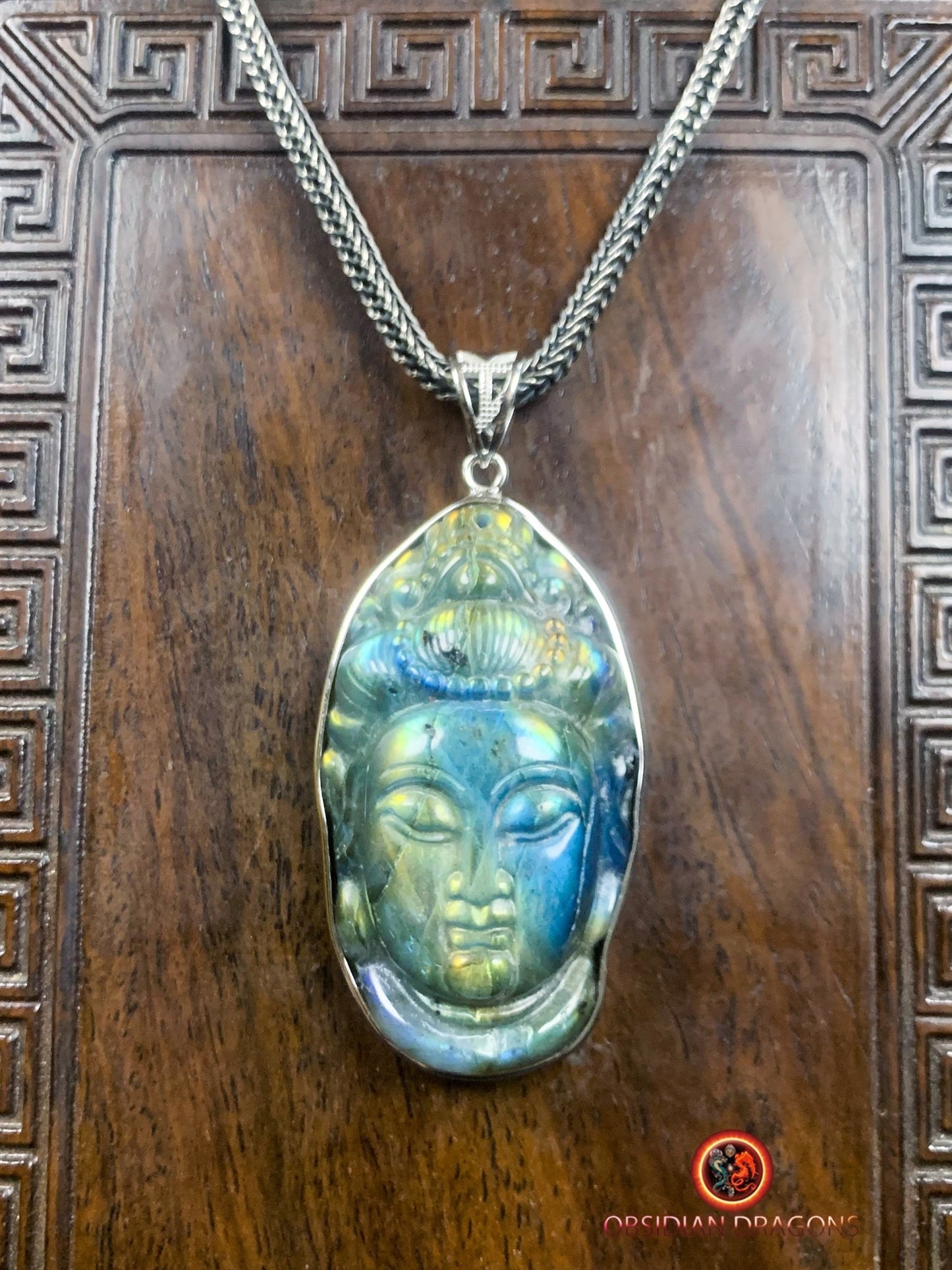 Pendentif bouddha en labradorite- Guan Yin