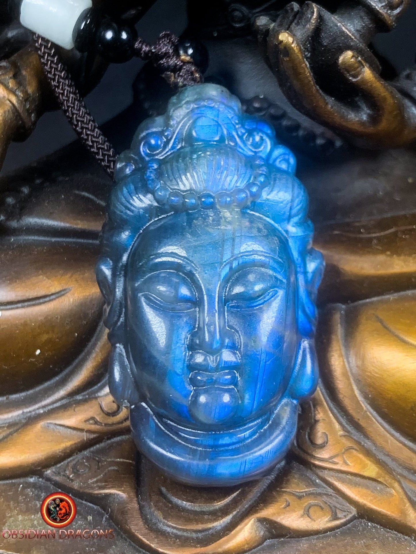 Pendentif Bouddha en labradorite- Guan Yin