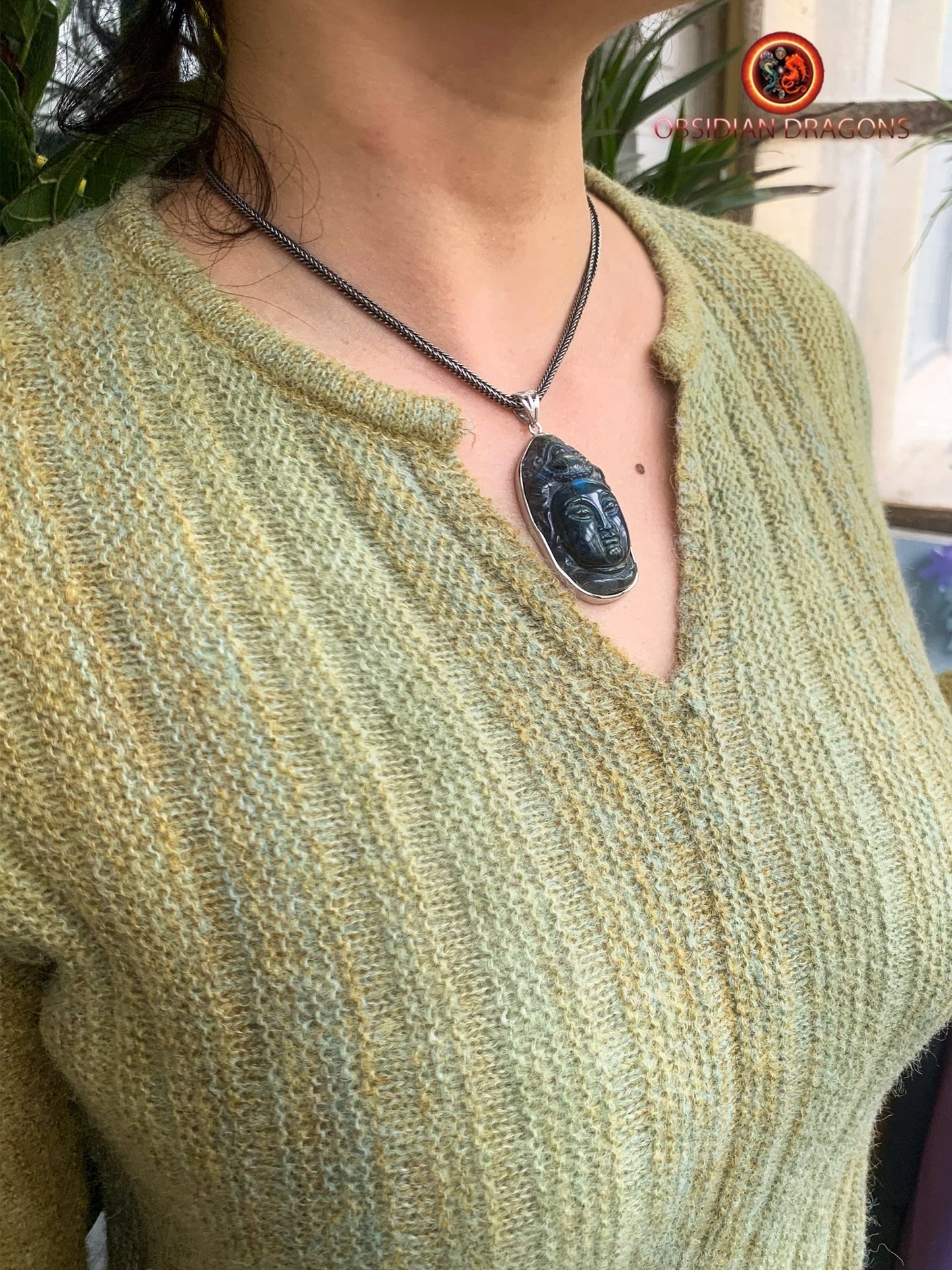 Pendentif bouddha en labradorite- Guan Yin