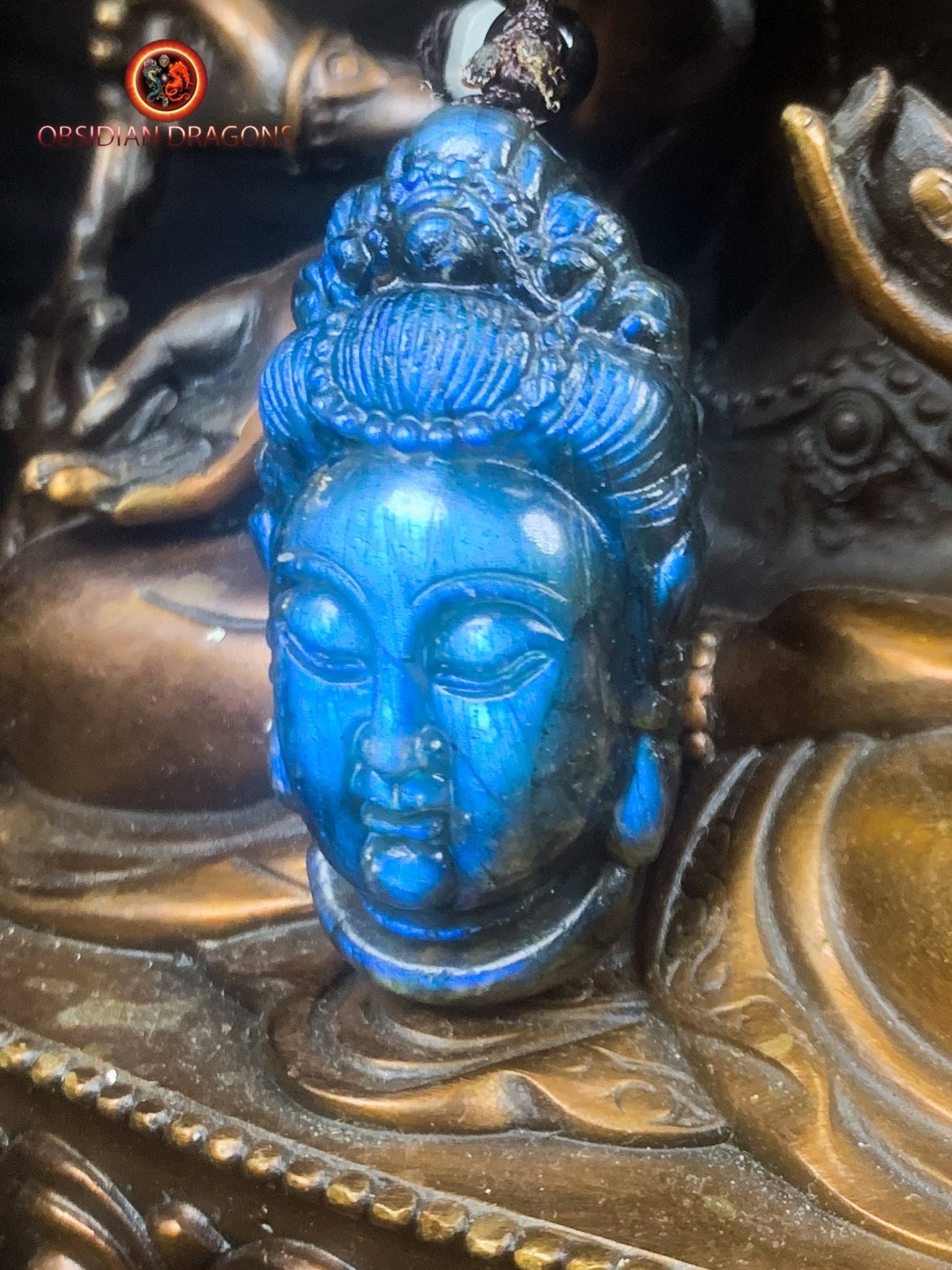 Pendentif Bouddha en labradorite- Guan Yin