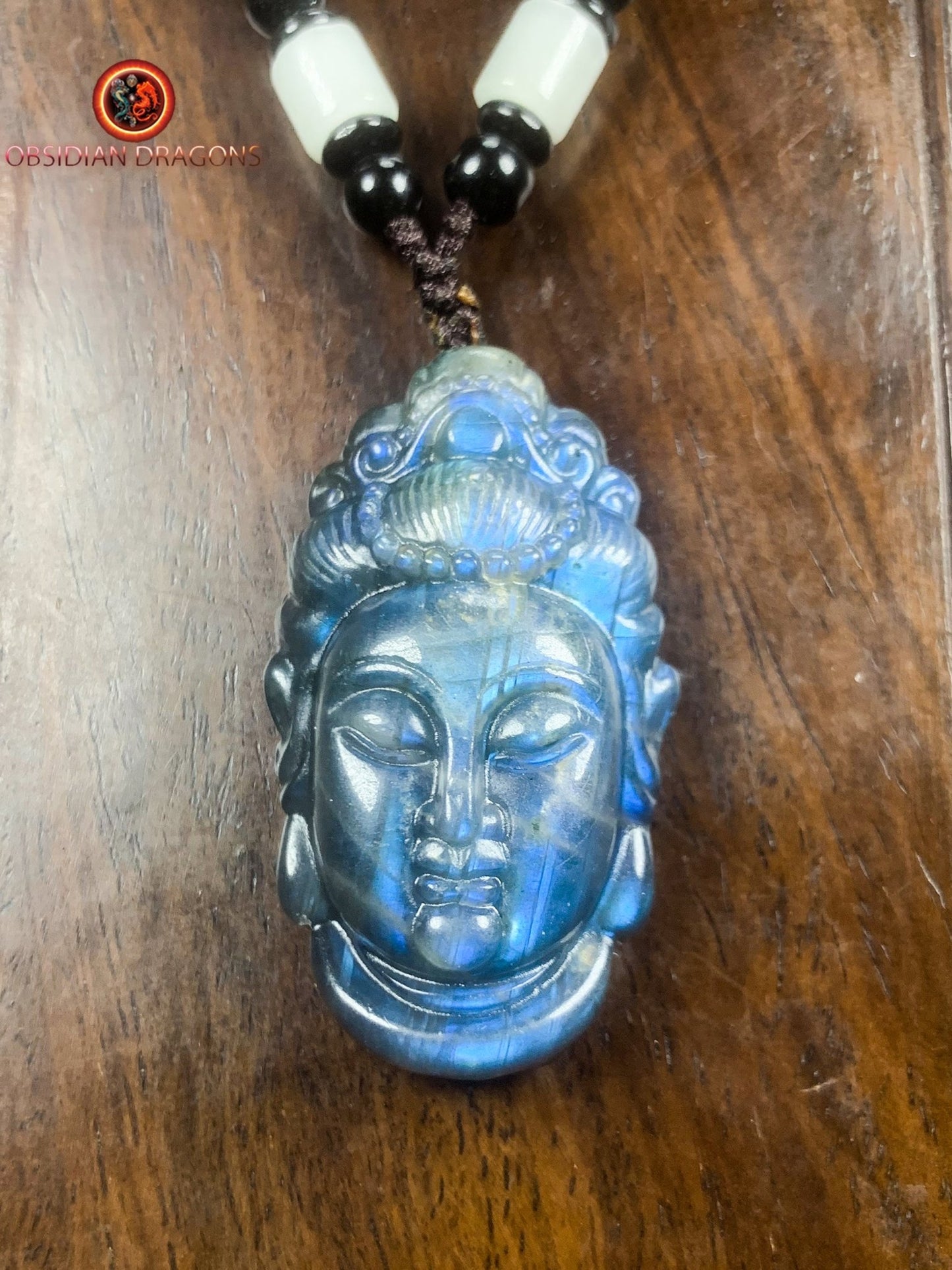 Pendentif Bouddha en labradorite- Guan Yin
