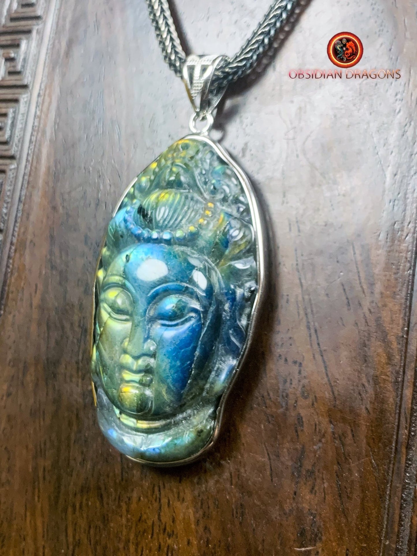 Pendentif bouddha en labradorite- Guan Yin
