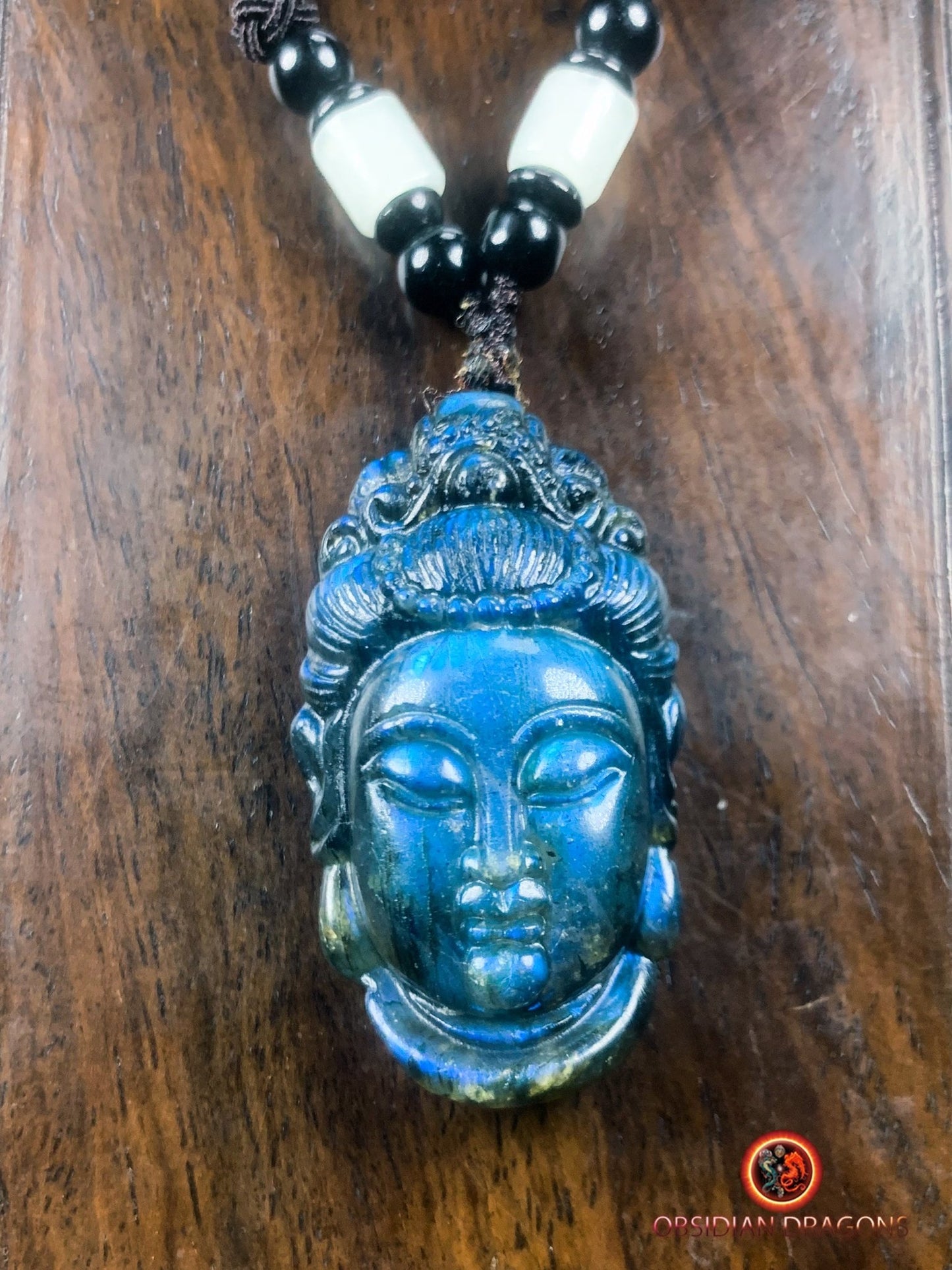Pendentif Bouddha en labradorite- Guan Yin