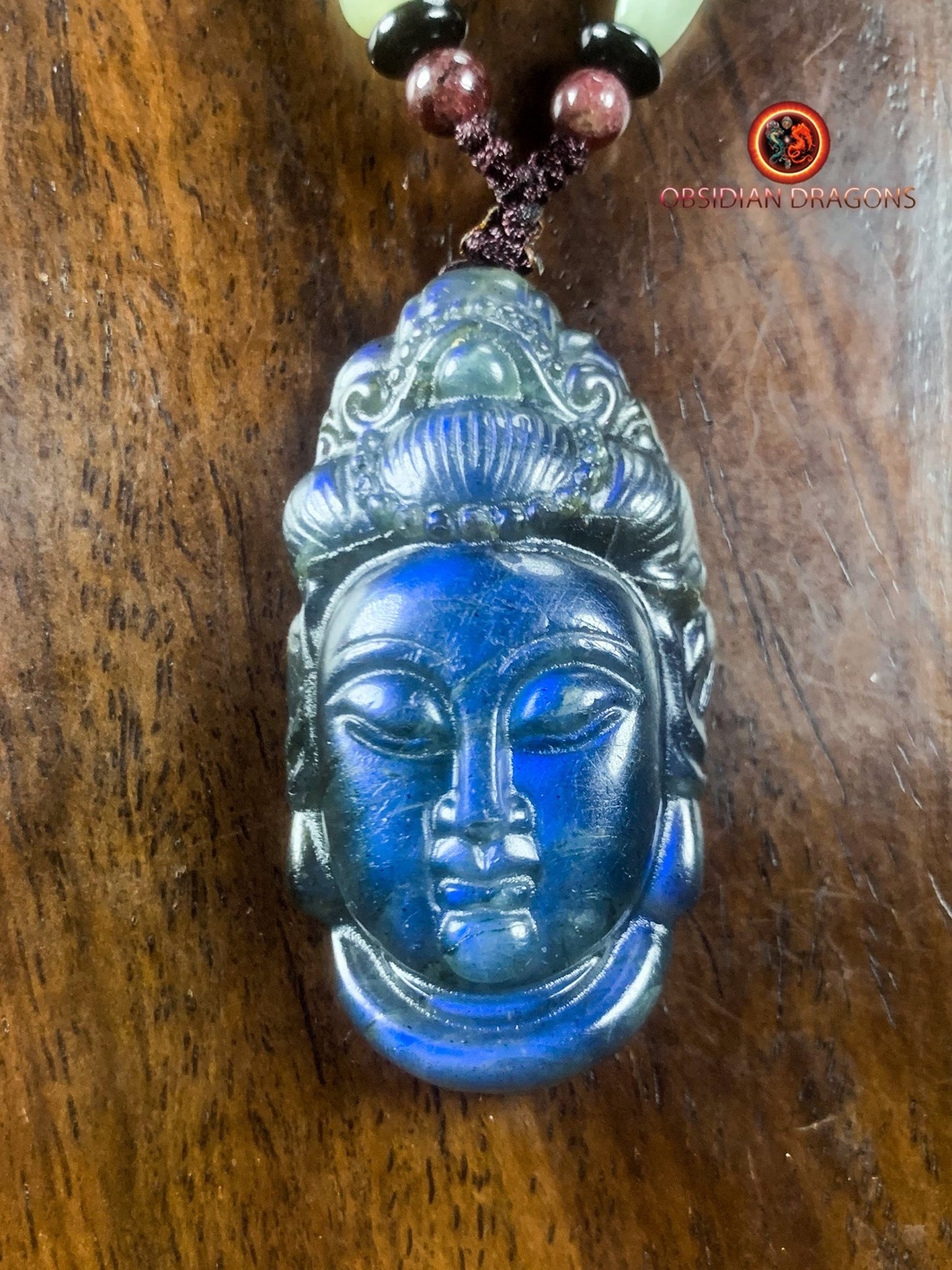 Pendentif Bouddha en labradorite- Guan Yin