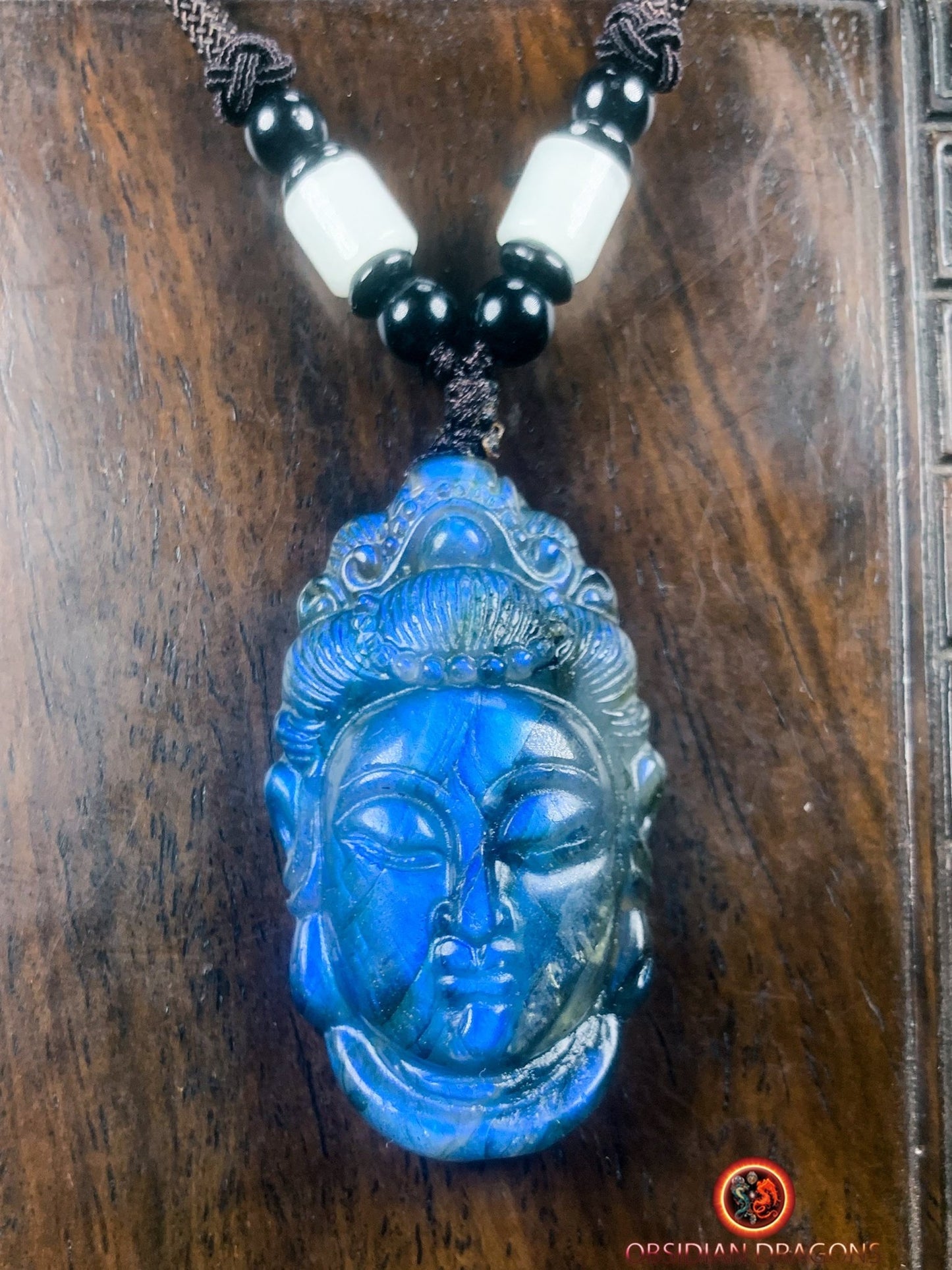 Pendentif Bouddha en labradorite- Guan Yin