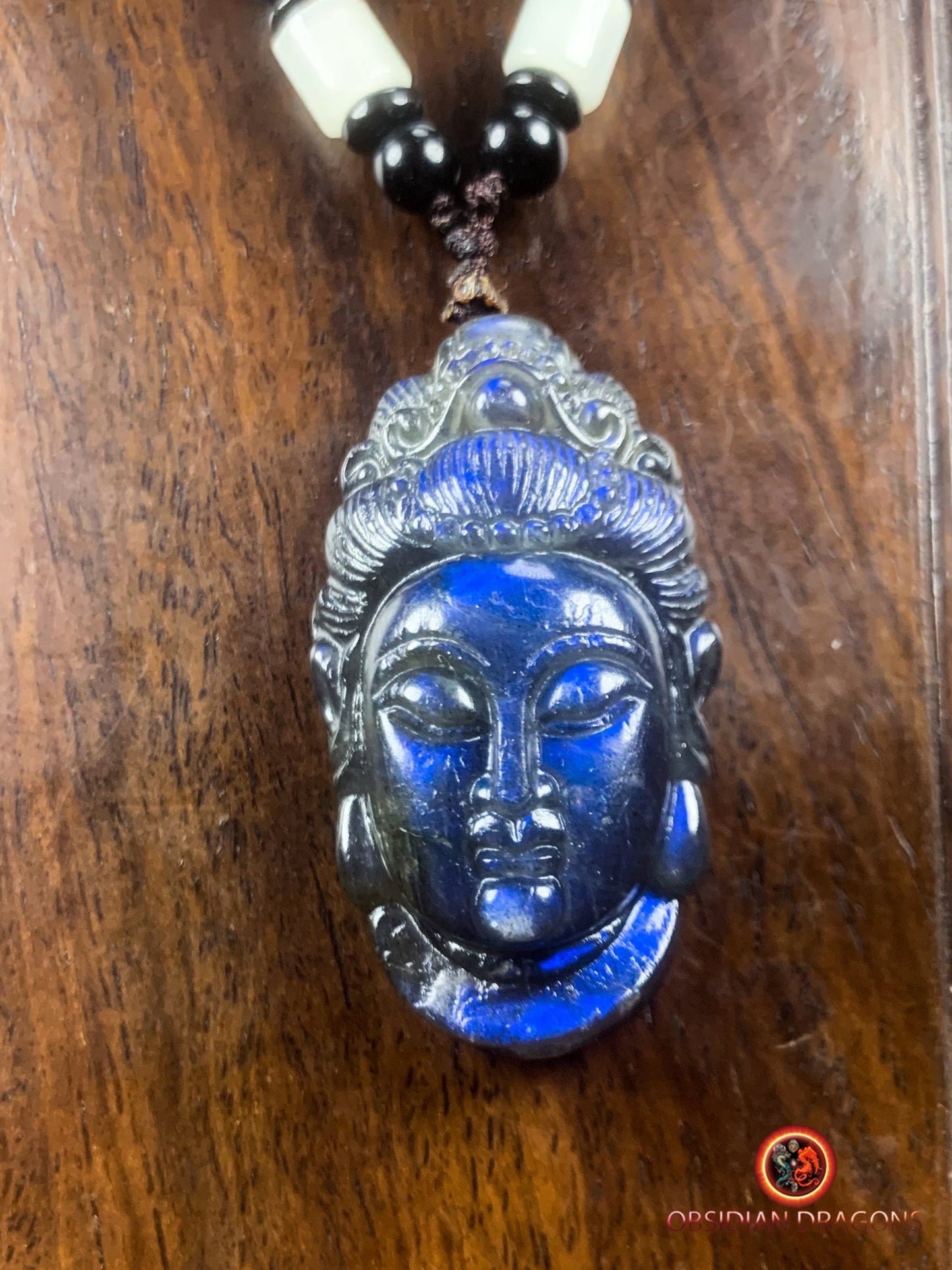 Pendentif Bouddha en labradorite- Guan Yin