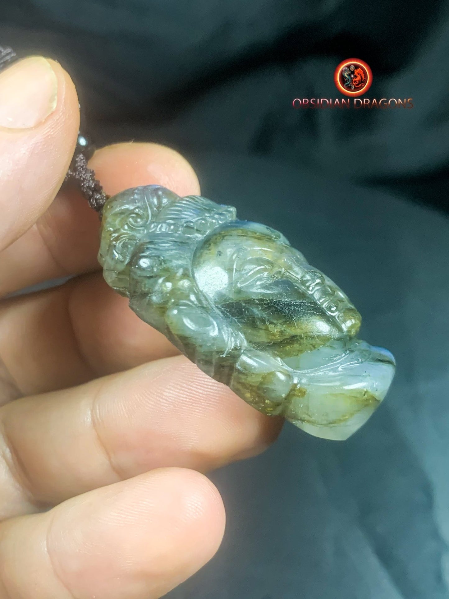 Pendentif Bouddha en labradorite- Guan Yin