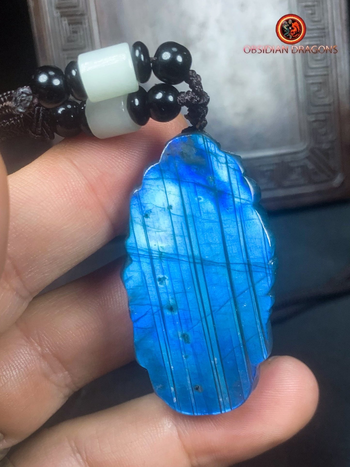 Pendentif Bouddha en labradorite- Guan Yin