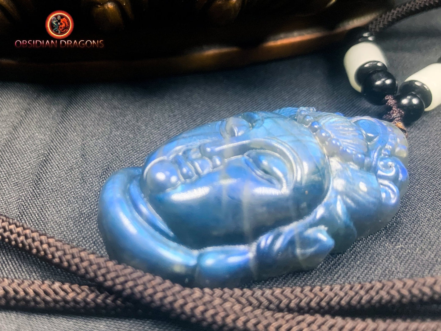 Pendentif Bouddha en labradorite- Guan Yin
