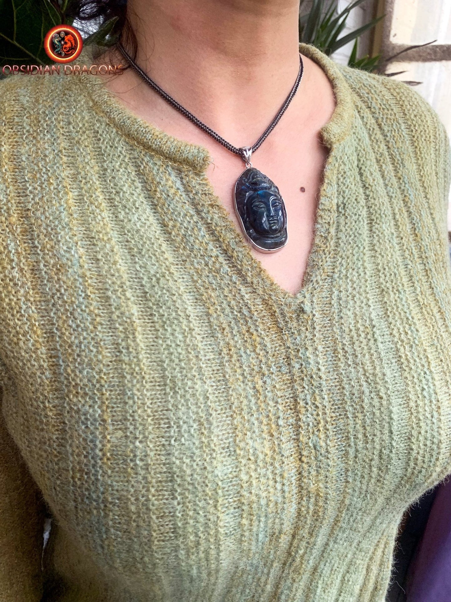 Pendentif bouddha en labradorite- Guan Yin