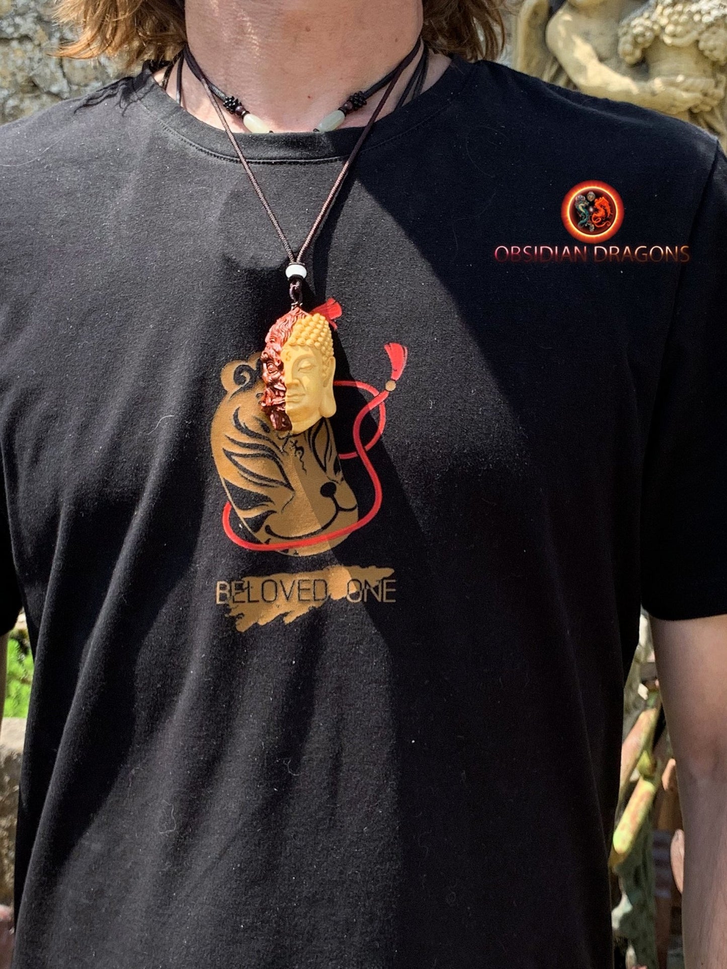Pendentif mi-Bouddha mi-Mara : Éveil et Dualité
