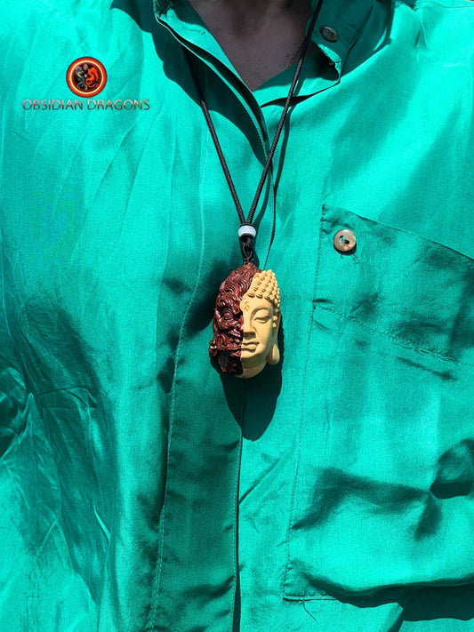 Pendentif mi-Bouddha mi-Mara : Éveil et Dualité