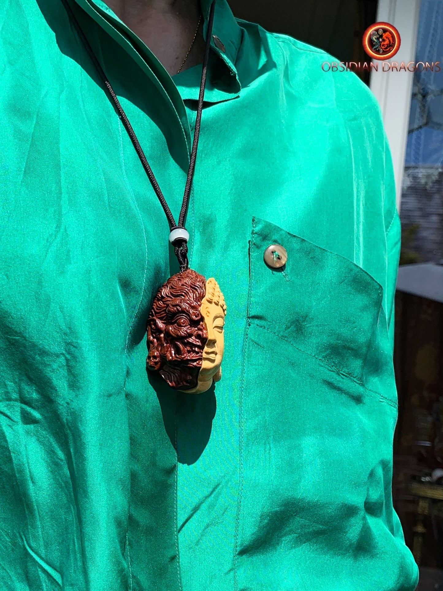 Pendentif mi-Bouddha mi-Mara : Éveil et Dualité