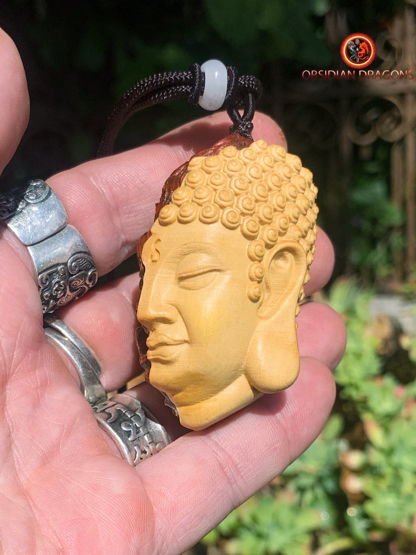 Pendentif mi-Bouddha mi-Mara : Éveil et Dualité