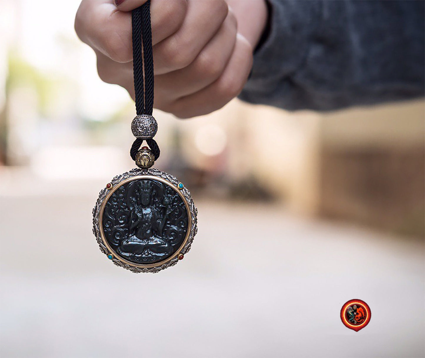 Pendentif bouddha en jade. Mahasthamaprapta. pendentif protection bouddhiste. argent 925. mantra de la compassion tournant - obsidian dragon