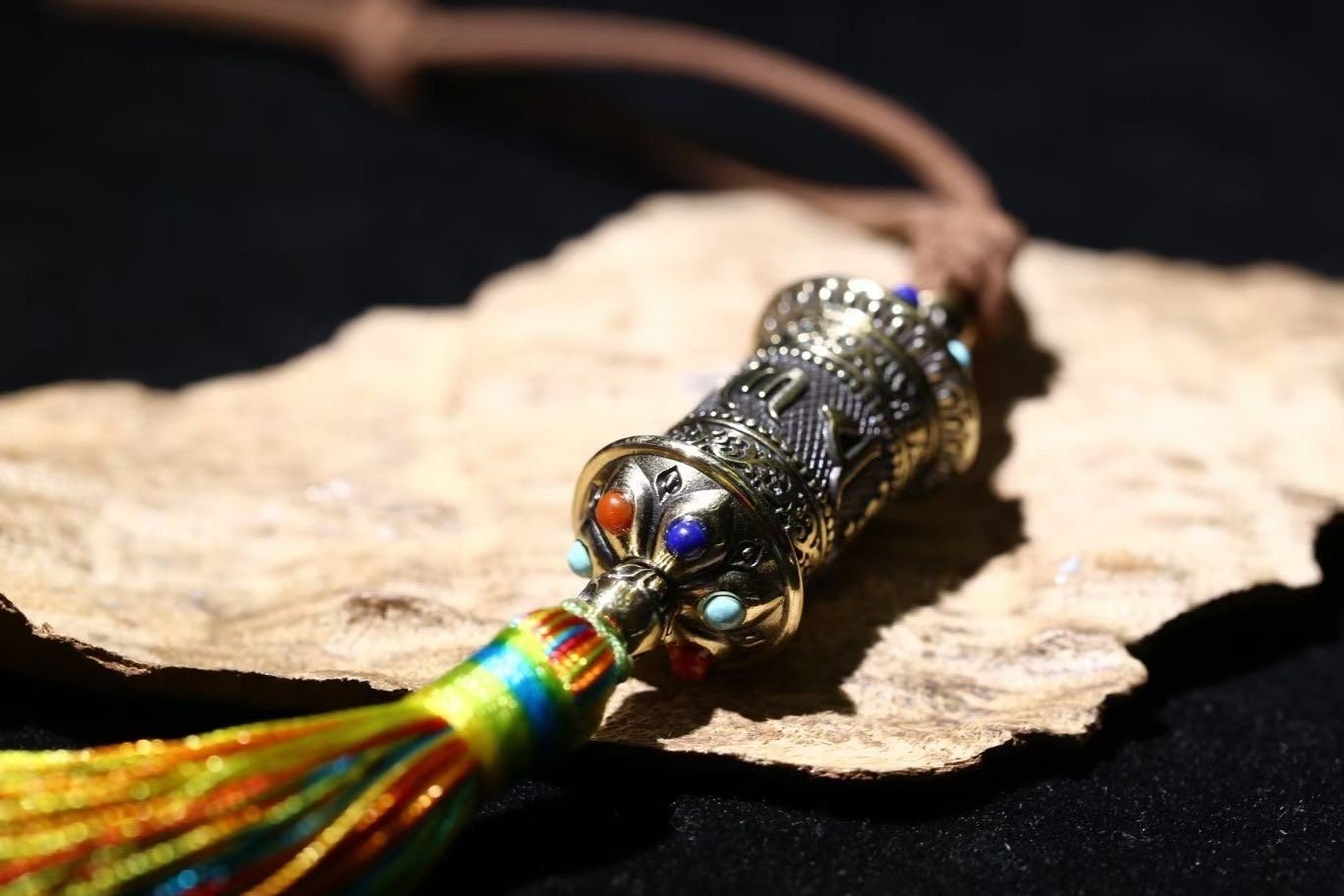 Gau, moulin à prière bouddhisme tibétain, rouleau du sutra du coeur à l'intérieur, mantra de la grande compassion "Om mani padme hum" cuivre - obsidian dragon