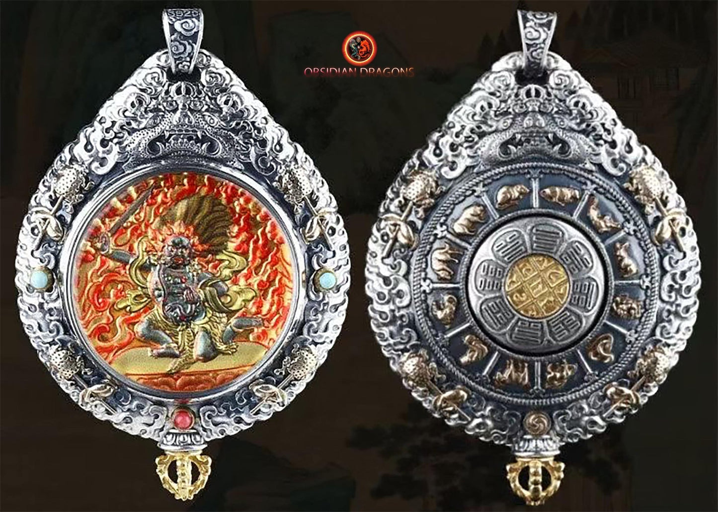 pendentif bouddha. protection de Vajrapani. Authentique ghau avec tangka peint sur or. Amulette bouddhiste vajrayana - obsidian dragon