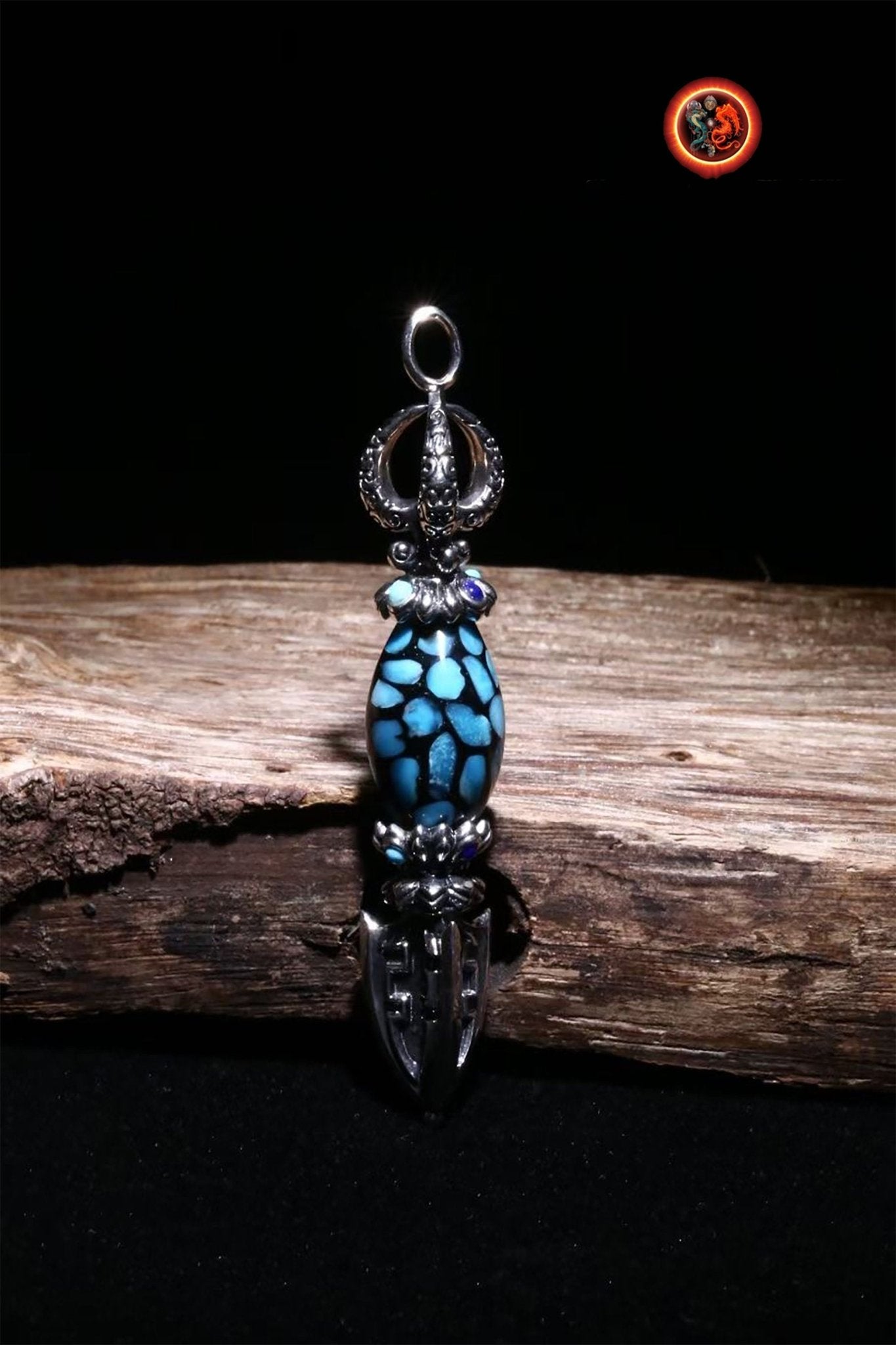 pendentif phurba bouddhiste. Bouddha. bouddhisme tibetain vajrayana. Dague pour vaincre les demons. argent, turquoise - obsidian dragon