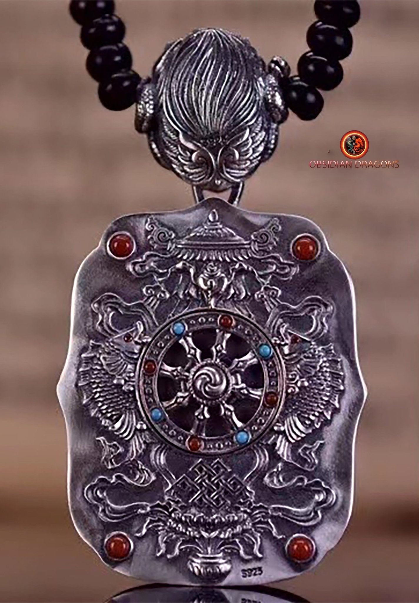 Pendentif bouddha Amitabha. Amulette de protection du bouddhisme vajrayana esoterique tibétain. représentation de Garuda sur la beliere. - obsidian dragon