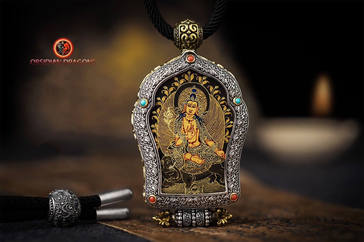 Pendentif Bouddha. Samantabhadra Bodhisattva. Ghau, amulette de protection tibétaine. Véritable tangka artisanal - obsidian dragon