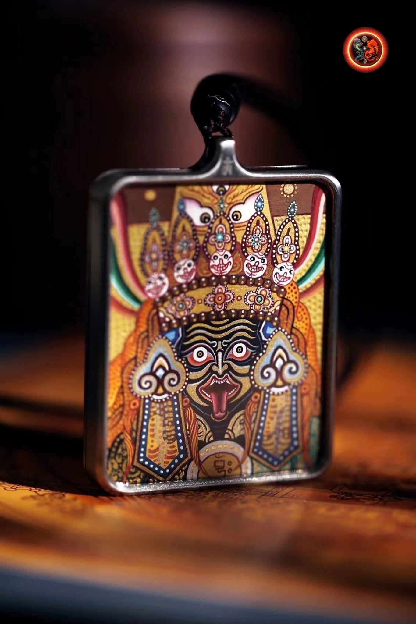 Pendentif, amulette bouddhiste tibétaine, Authentique tangka artisanal et traditionnel. Déesse Zakiram. Richesse et bonne fortune Argent 925 - obsidian dragon
