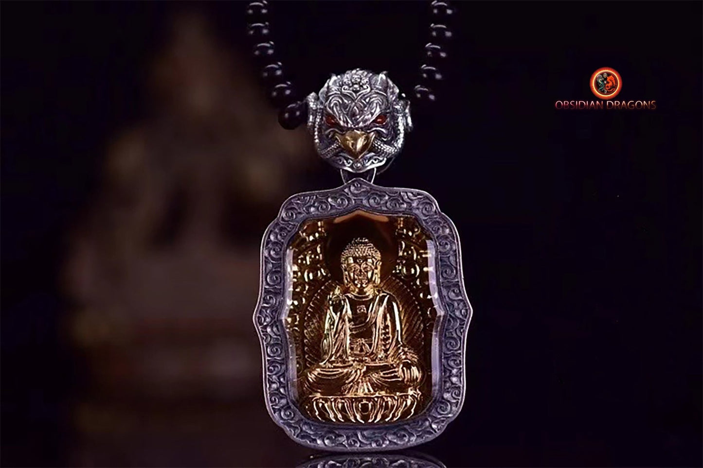 Pendentif bouddha Amitabha. Amulette de protection du bouddhisme vajrayana esoterique tibétain. représentation de Garuda sur la beliere. - obsidian dragon