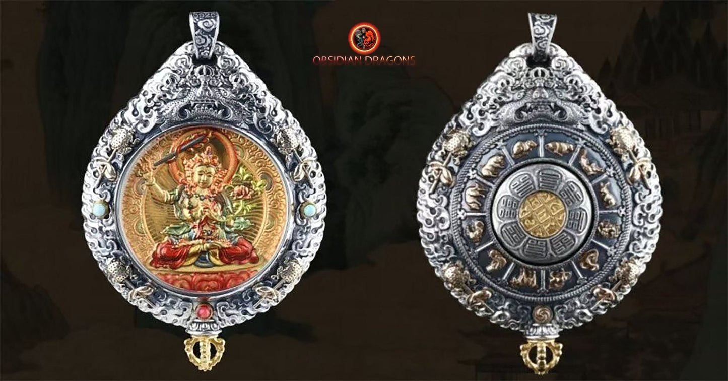 pendentif bouddha. protection de Manjushri bodhisattva. Authentique ghau avec tangka peint sur or. Amulette bouddhiste vajrayana - obsidian dragon
