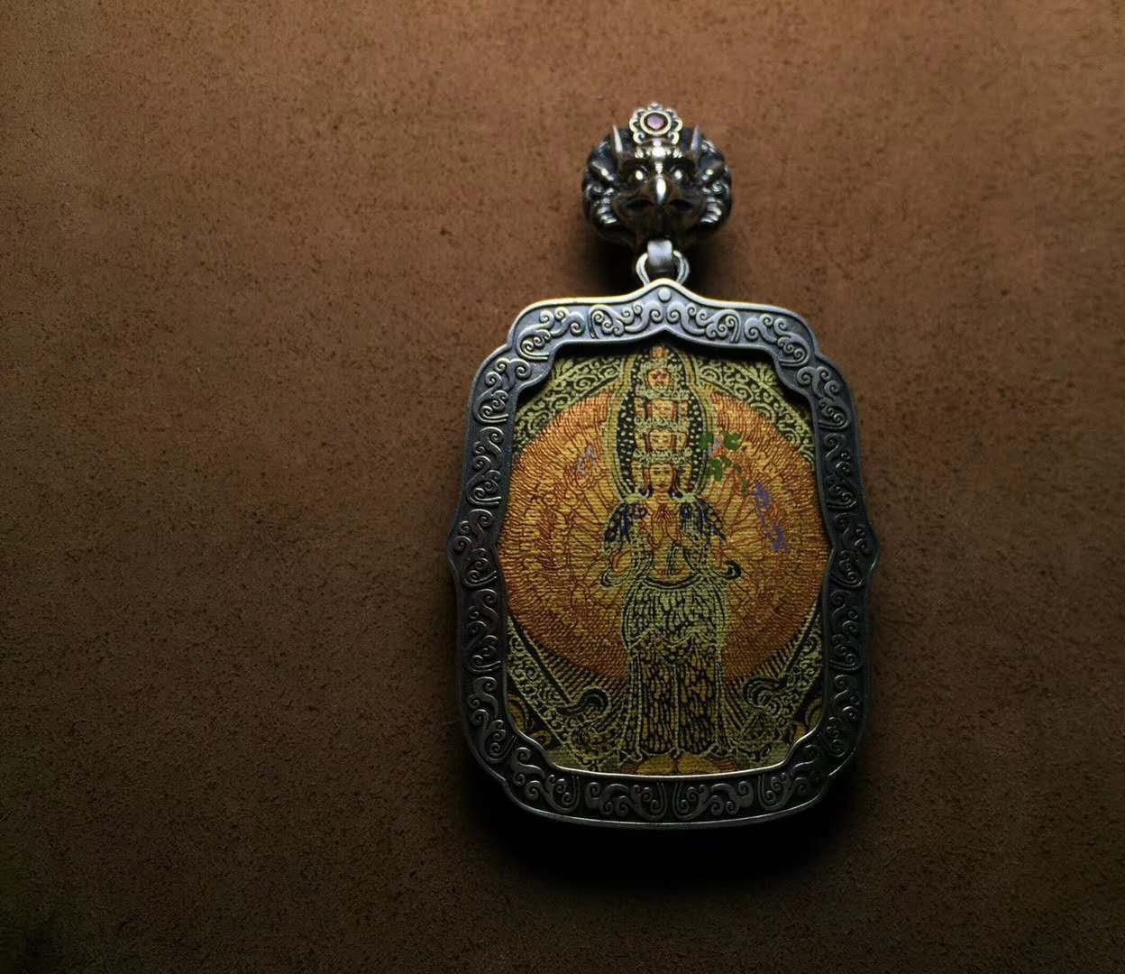 pendentif bouddha guan yin, chenrezig, amulette de protection tibétaine en argent massif 925, Tangka traditionnel - obsidian dragon