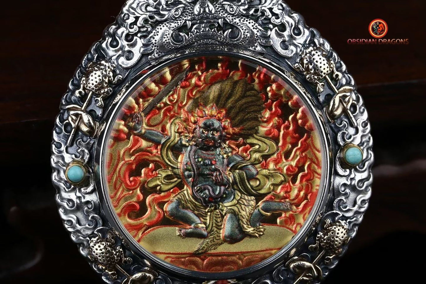 pendentif bouddha. protection de Vajrapani. Authentique ghau avec tangka peint sur or. Amulette bouddhiste vajrayana - obsidian dragon