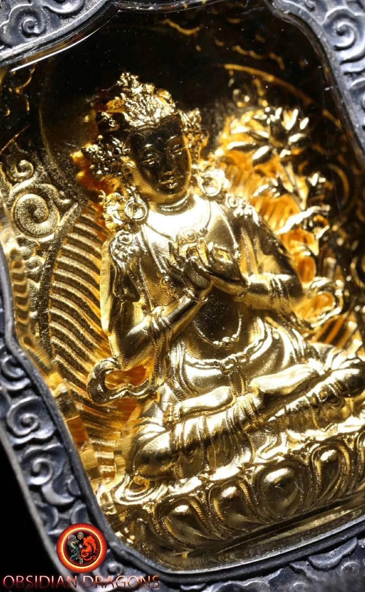 Pendentif bouddha Samantabhadra amulette de protection du bouddhisme vajrayana esoterique tibétain. représentation de Garuda sur la beliere. - obsidian dragon