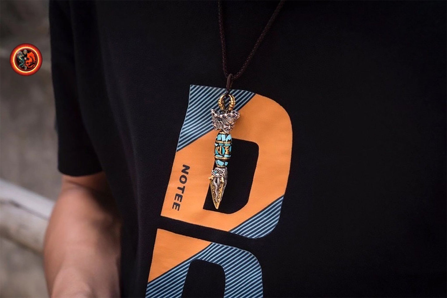 Pendentif dague Phurba bouddhisme vajrayana. DZI tournant au choix Mantra de la compassion "om mani padme hum" ou DZI à 9 yeux - obsidian dragon