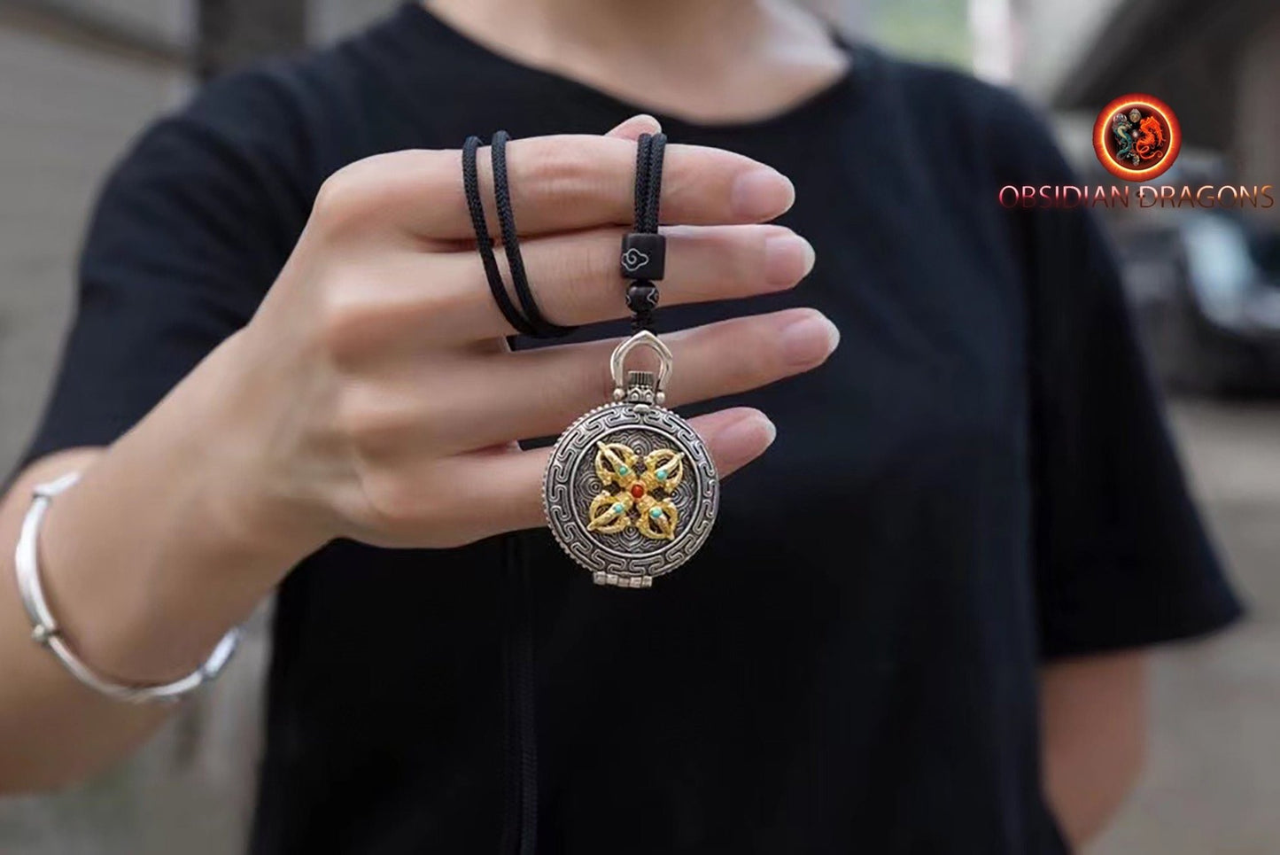 Ghau, reliquaire, amulette bouddhiste tibétain. double dorje ou vajra tournant. protection esoterique, tantrique. Argent, cuivre, turquoise - obsidian dragon