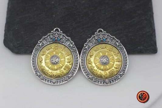 Pendentif Bouddhiste Tibétain traditionnel. Amulette de protection tournant - obsidian dragon