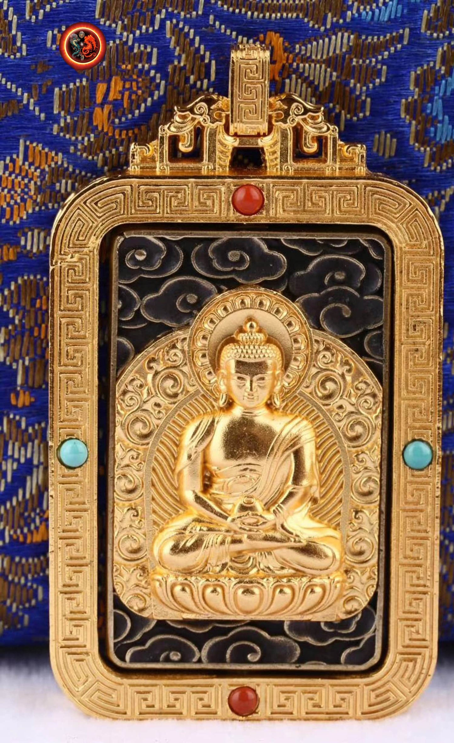 Pendentif bouddha Amitabha. Amulette de protection bouddhiste. Mantra de la compassion. Pendentif tournant sur un axe vertical - obsidian dragon