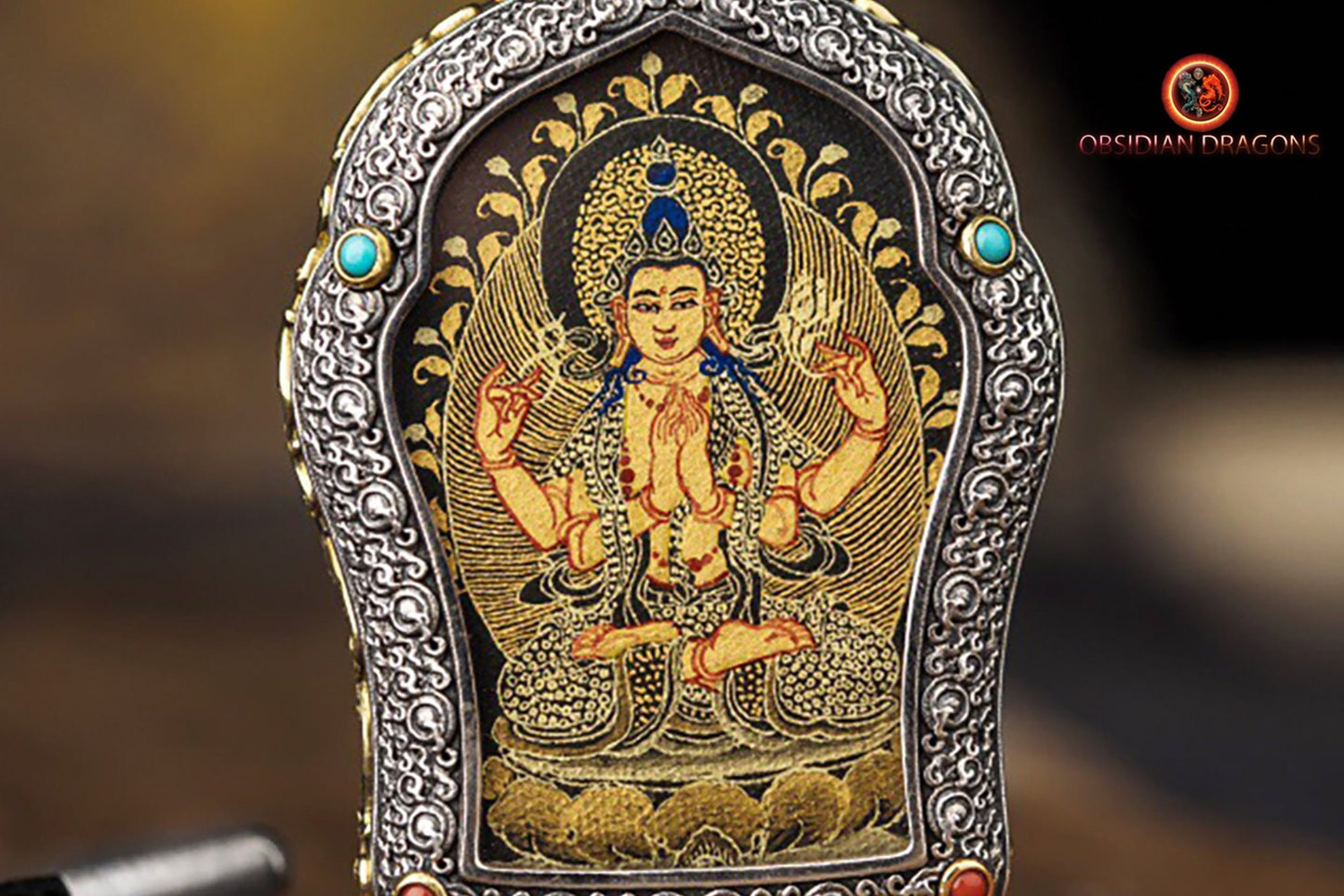 Pendentif Bouddha. Guan Yin/ Chenrezig bodhisattva. Ghau, amulette de protection tibétaine. Véritable tangka artisanal - obsidian dragon