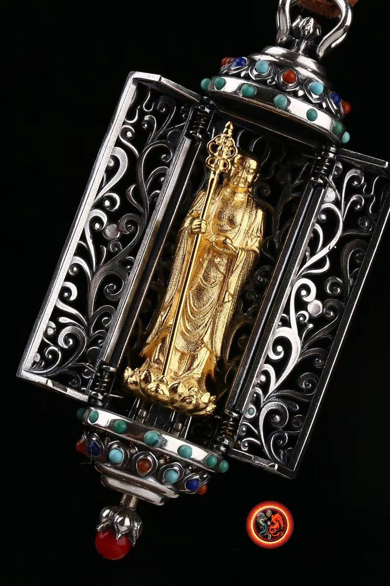 Pendentif autel bouddhiste portatif, Ghau. Dizang/ Jizo. Argent 925 plaqué or 24K. Turquoise d'Arizona, agate dite nan hong, - obsidian dragon