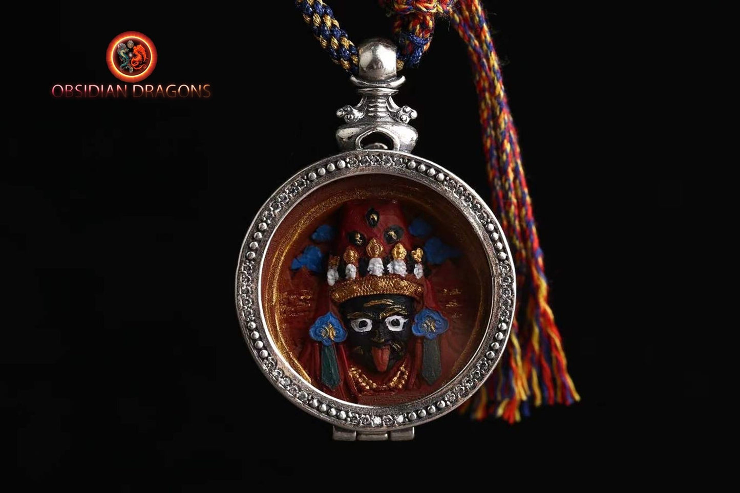Pendentif bouddha tibétain, amulette tibétaine, tsa tsa en argile authentique dans son reliquaire en argent 925. Déesse de la richesse Zakiram. - obsidian dragon