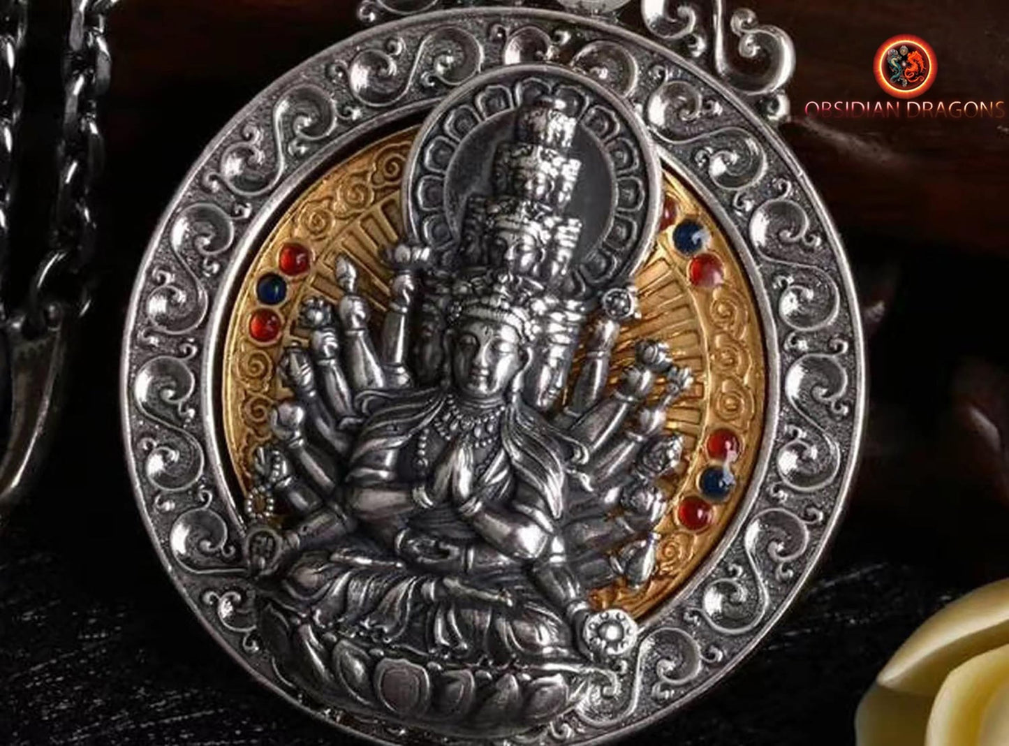 Pendentif Bouddha- Chenrezi milles bras- Compassion Infinie