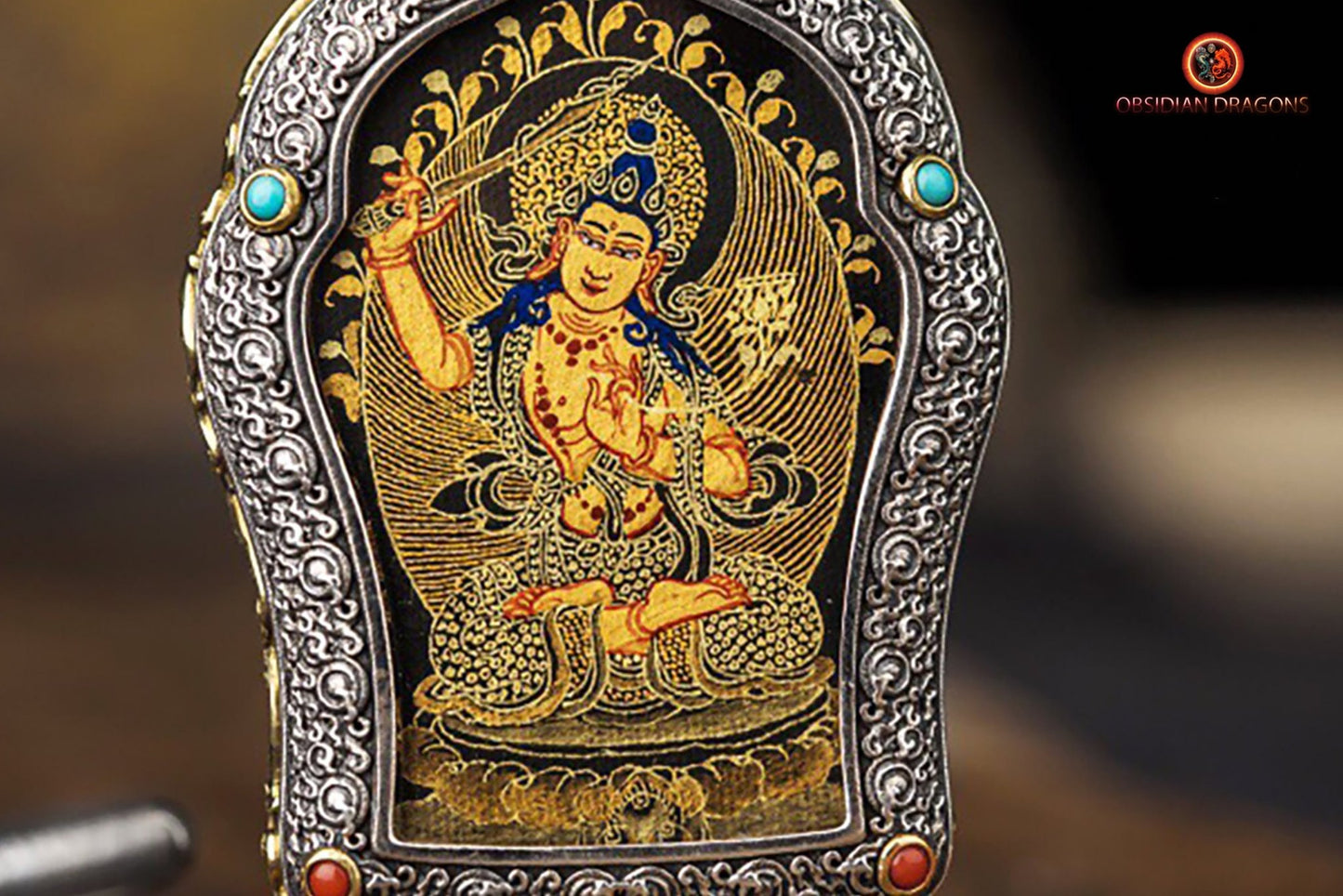 Pendentif Bouddha. Manjushri bodhisattva. Ghau, amulette de protection tibétaine. Véritable tangka artisanal - obsidian dragon