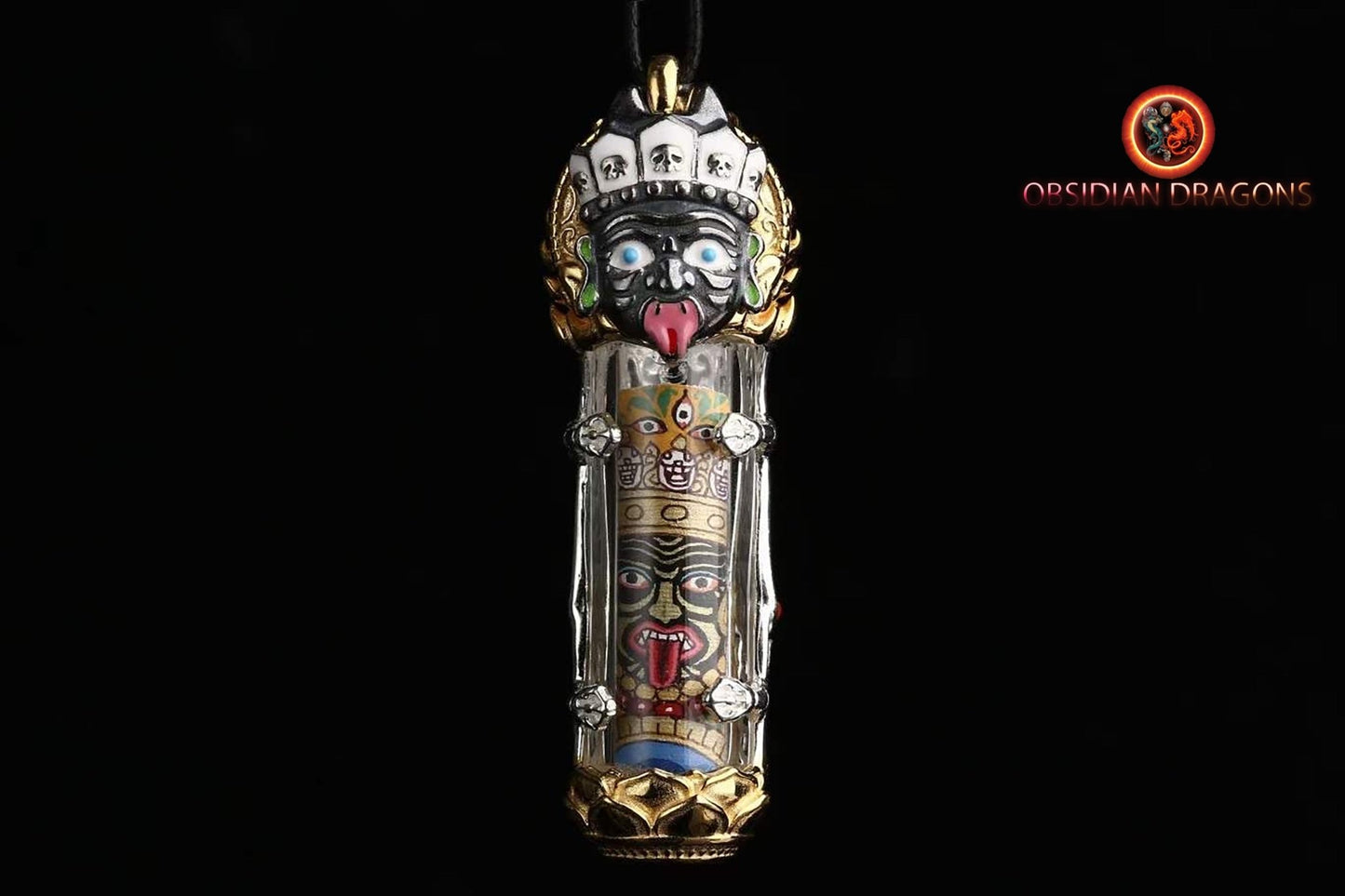 Pendentif, amulette bouddhiste tibétaine de bonne fortune. Tangkas peints artisanalement et traditionnellement. Deux déités a choix - obsidian dragon