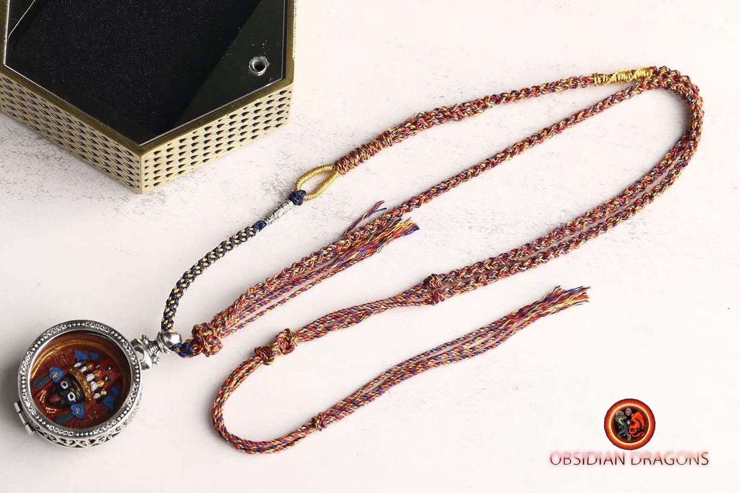 Pendentif bouddha tibétain, amulette tibétaine, tsa tsa en argile authentique dans son reliquaire en argent 925. Déesse de la richesse Zakiram. - obsidian dragon
