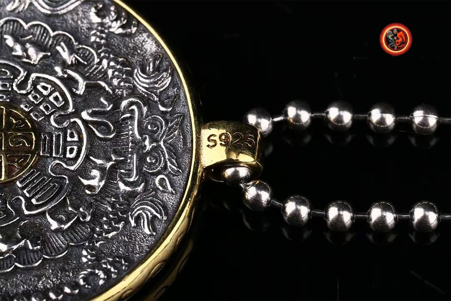 Amulette bouddhiste, protection tibétaine traditionnelle.
