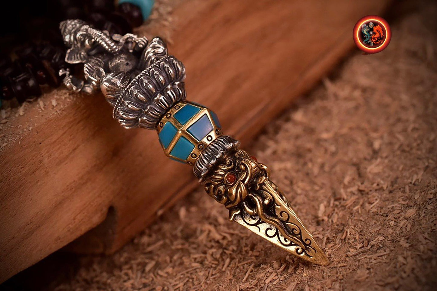 Pendentif traditionnel bouddhiste, bouddhisme tibétain. Ganesh trônant sur une Phurba. protection Tantrique Vajrayana. Argent 925, turquoise - obsidian dragon