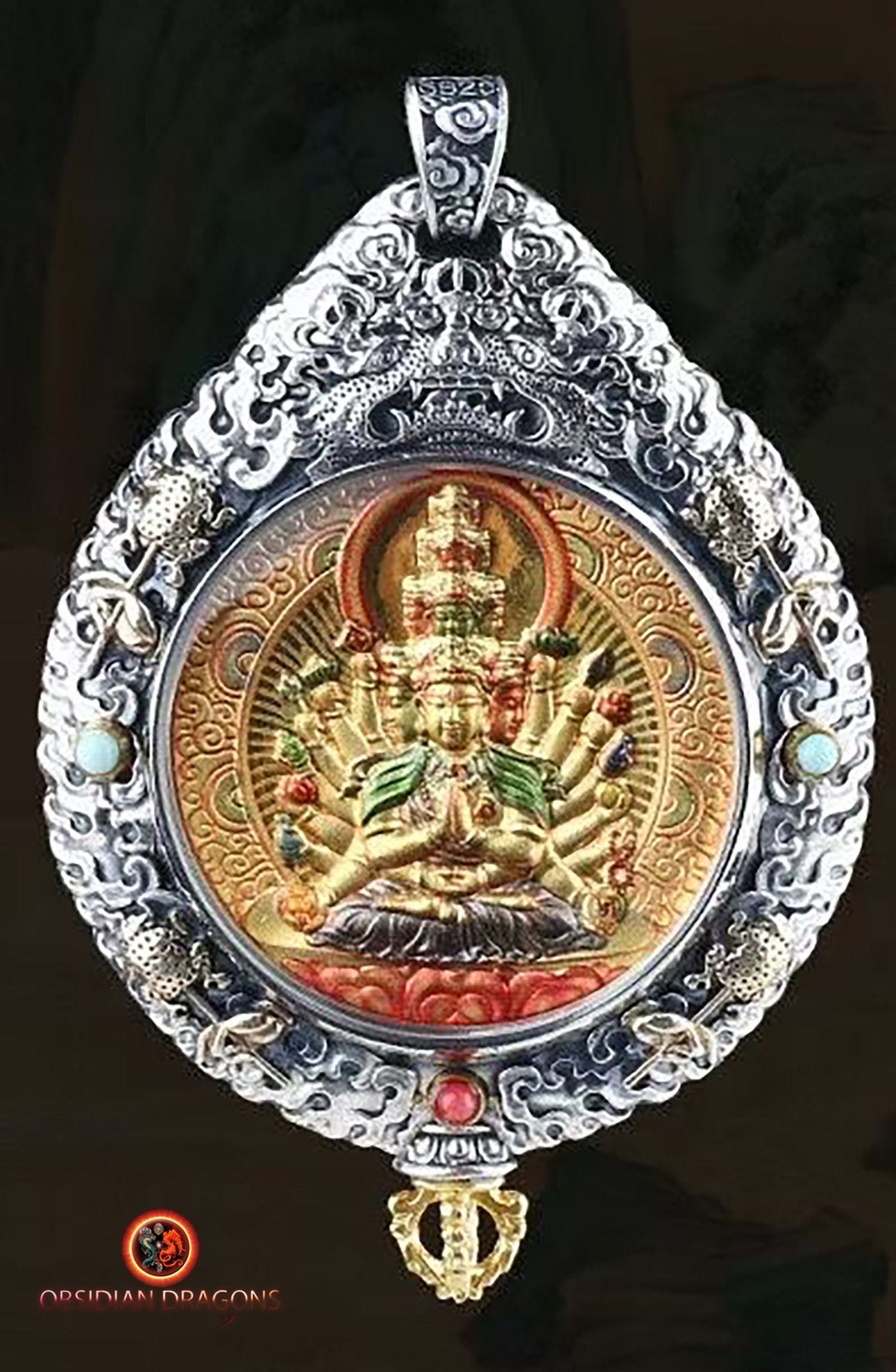 pendentif bouddha. protection de Cherenzig/ Guan Yin bodhisattva, sous sa forme milles bras. Authentique ghau avec tangka peint sur or. Amulette bouddhiste vajrayana - obsidian dragon