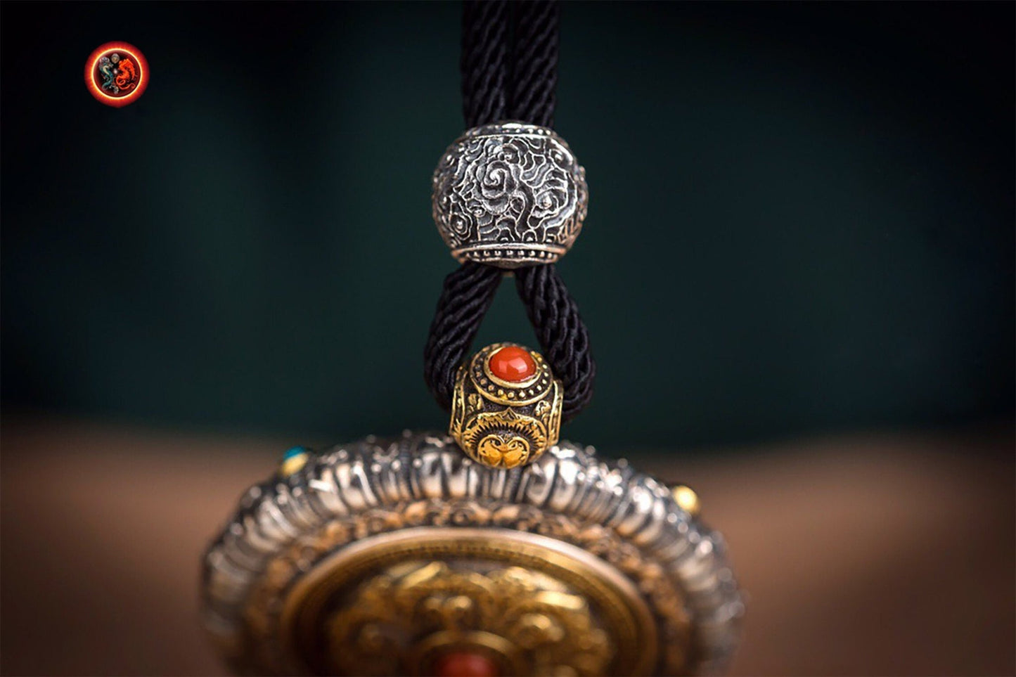 Pendentif bouddha en jade. Mahasthamaprapta. pendentif protection bouddhiste. argent 925. mantra de la compassion tournant - obsidian dragon