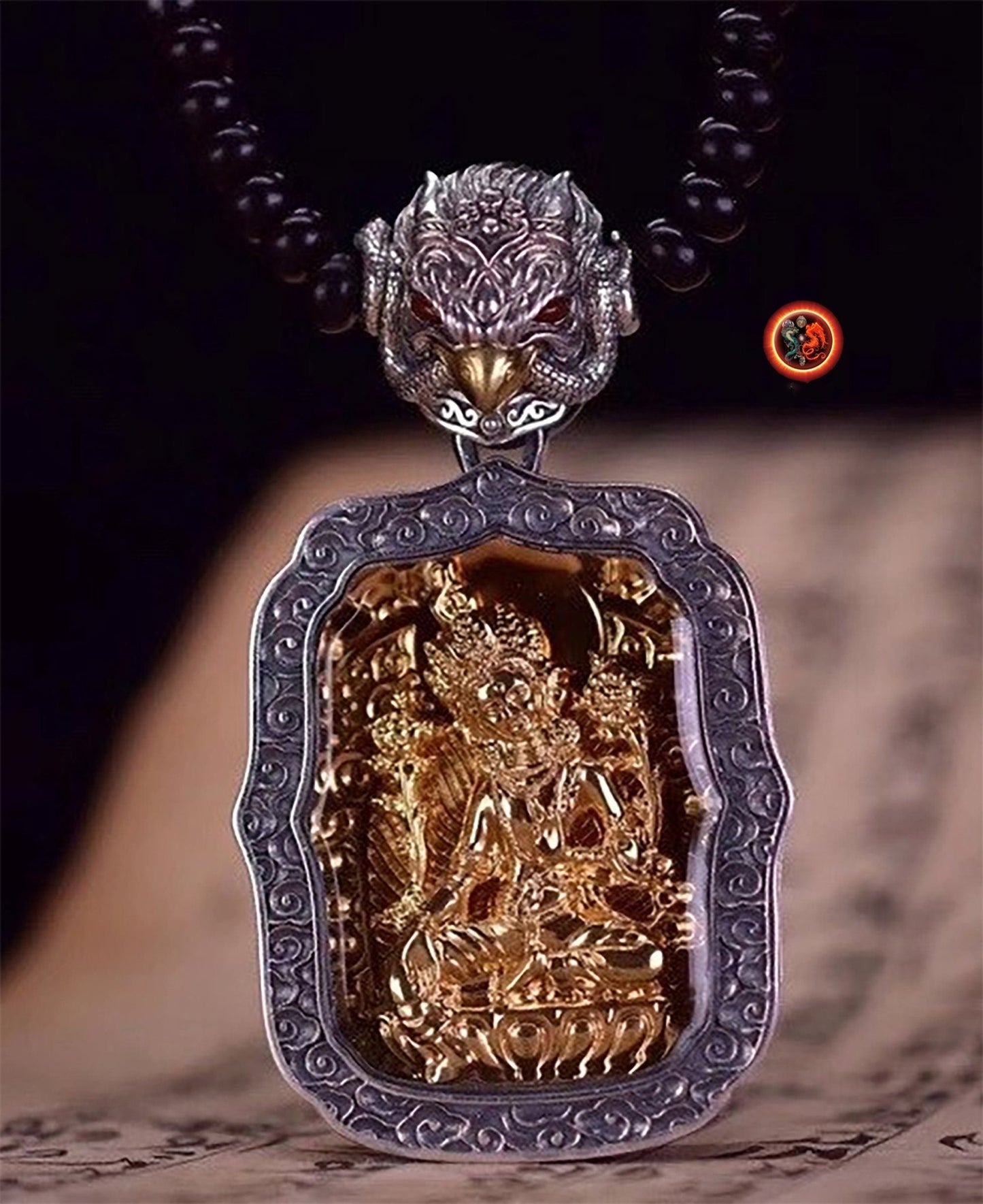 pendentif amulette de protection bouddhiste bouddha Tara Blanche mala de prière et méditation 108 perles, argent 925 or 18K bélière Garuda - obsidian dragon