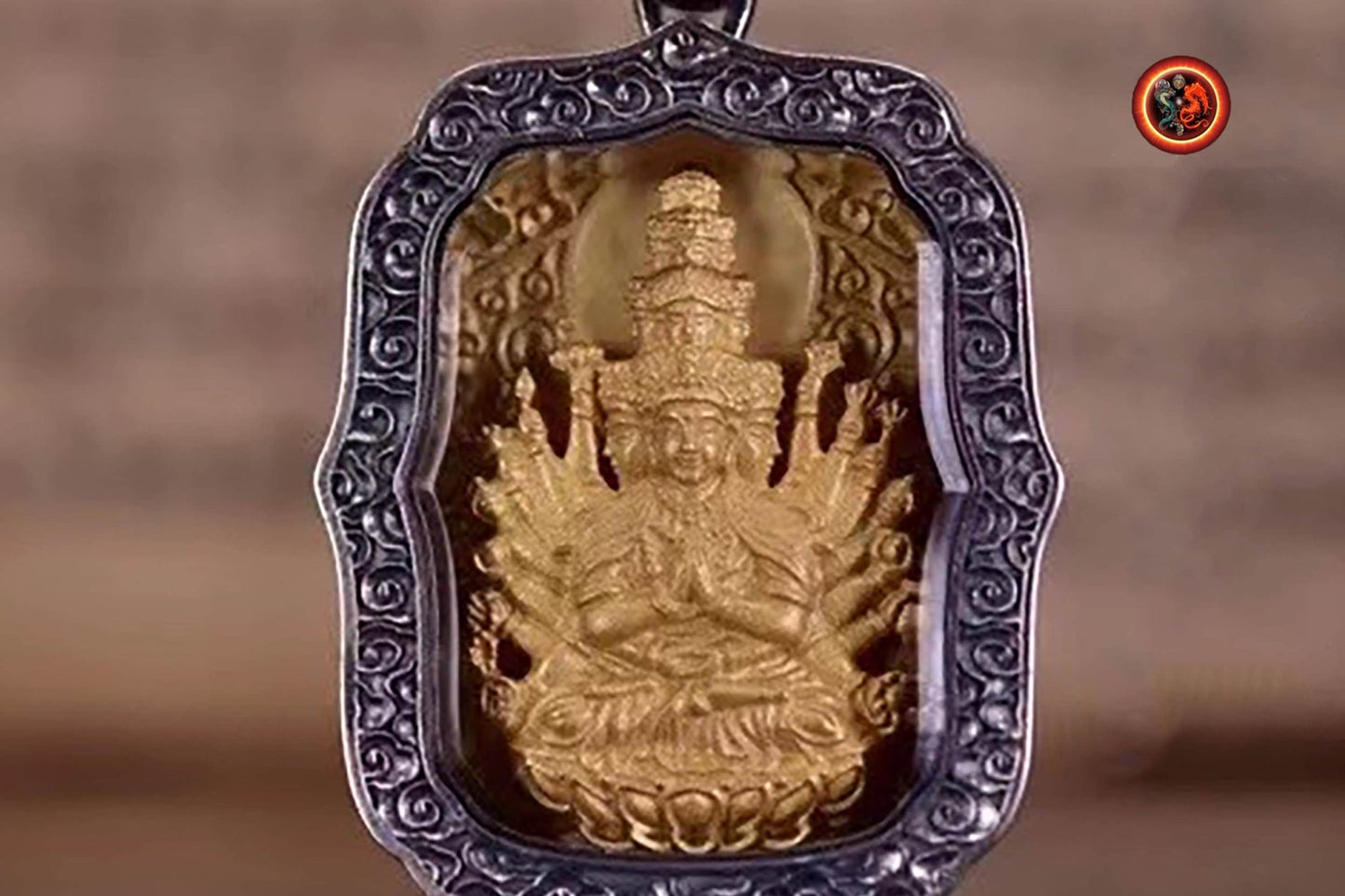 pendentif amulette de protection bouddhiste Bouddha Chenrezi mala de prière et méditation 108 perles, argent 925 or 18K bélière Garuda - obsidian dragon